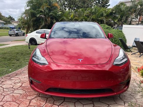 Used 2022 Tesla Model Y Long Range image 1