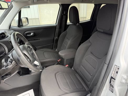 Used 2019 Jeep Renegade Latitude w/ Popular Equipment Group image 11