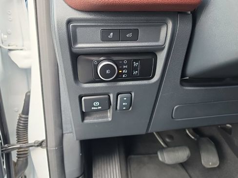 Used 2024 Ford Expedition Limited AWD/4WD image 16