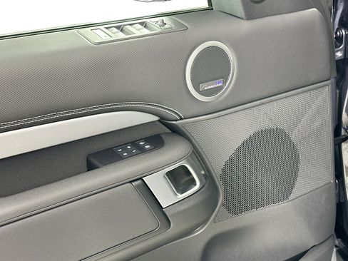 Certified 2025 Land Rover Discovery Dynamic SE image 15