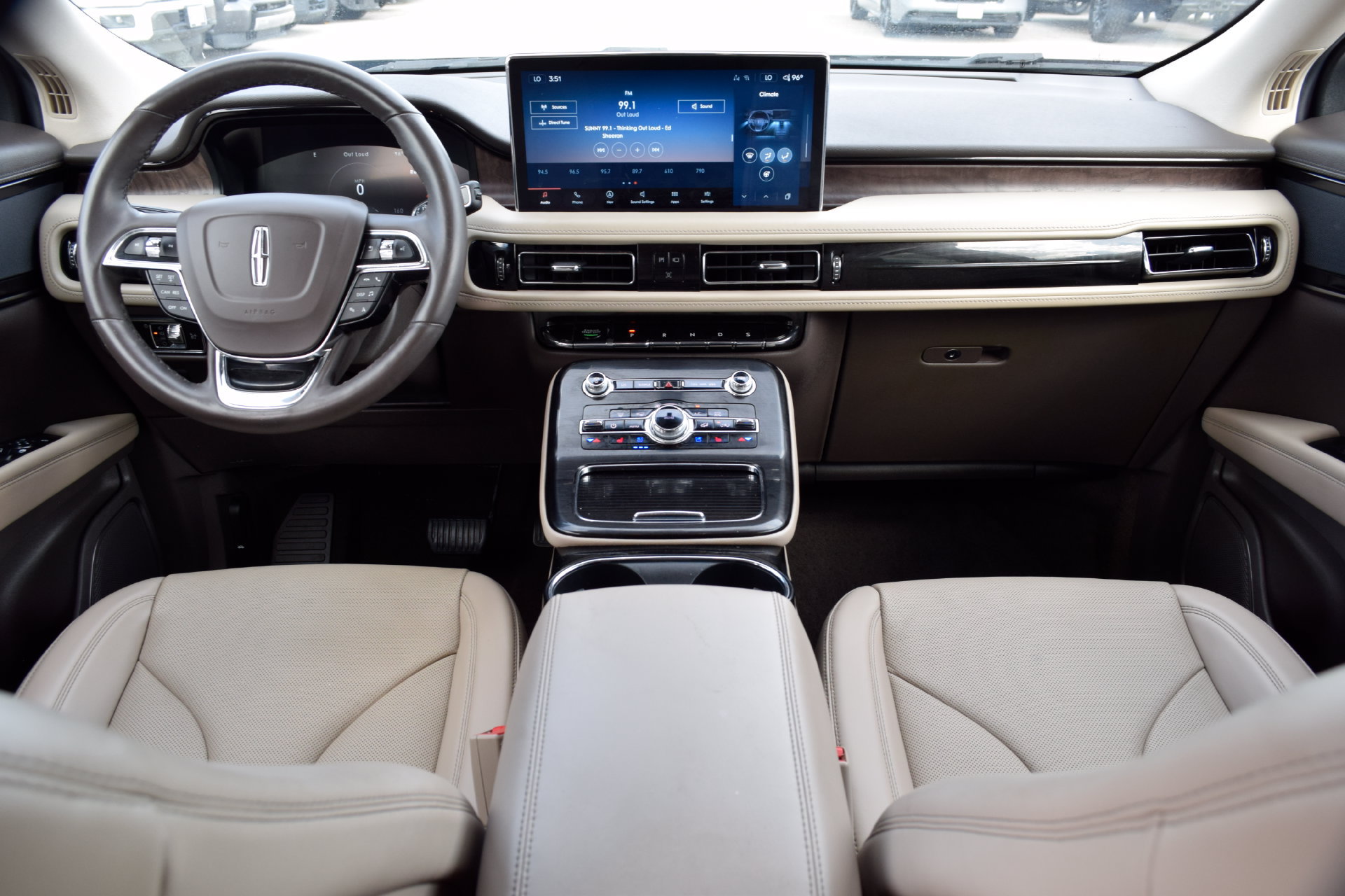 Used 2023 Lincoln Nautilus Reserve w/ Monochromatic Package AWD/4WD image 5