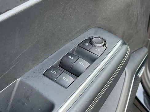 Used 2025 GMC Acadia Elevation image 27