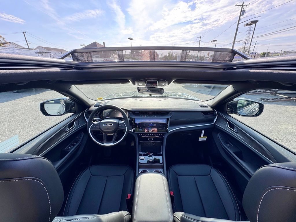 New 2027 Jeep Grand Cherokee Limited AWD/4WD image 25