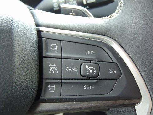 Used 2023 Jeep Grand Cherokee image 45