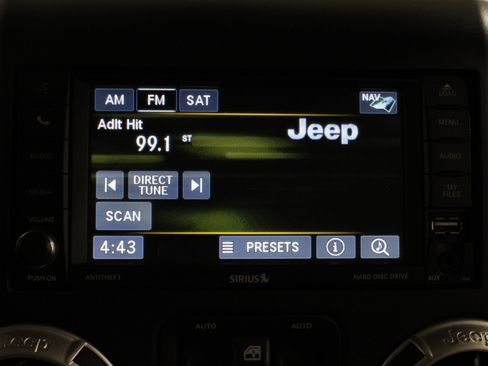 Used 2016 Jeep Wrangler Unlimited Sahara w/ Max Tow Package AWD/4WD image 12