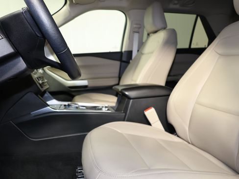 Used 2023 Ford Explorer XLT w/ Equipment Group 202A image 27