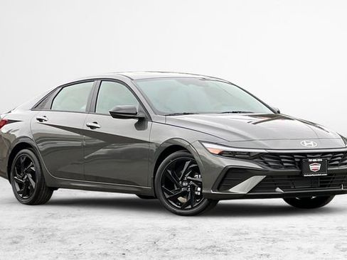 New 2026 Hyundai Elantra SEL Sport FWD image 2