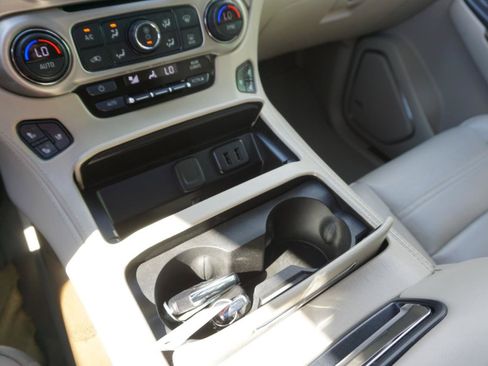 Used 2020 GMC Yukon Denali w/ Denali Premium Package AWD/4WD image 22