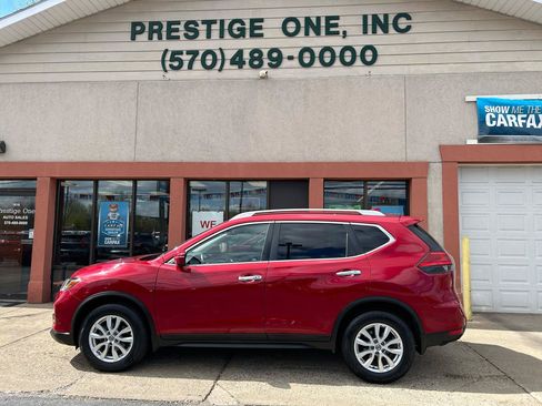 Used 2017 Nissan Rogue SV AWD/4WD image 3