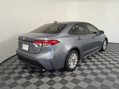 Used 2024 Toyota Corolla LE w/ LE Convenience Package image 5