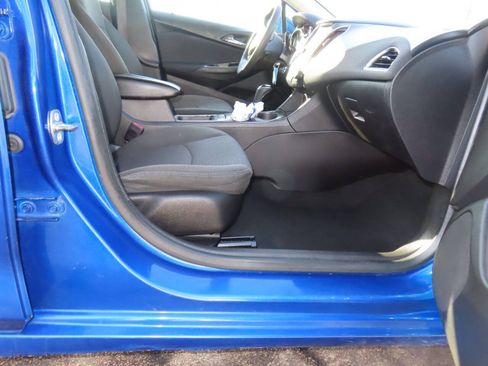 Used 2017 Chevrolet Cruze LT FWD image 15