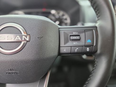 Used 2025 Nissan Rogue SV FWD image 19