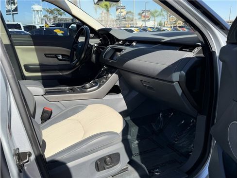 Used 2018 Land Rover Range Rover Evoque SE Sport Utility 4D image 28