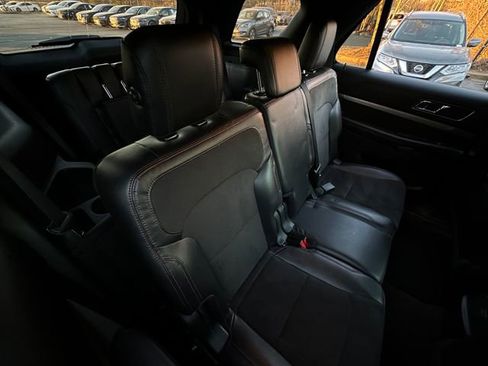Used 2018 Ford Explorer XLT w/ Equipment Group 202A image 34