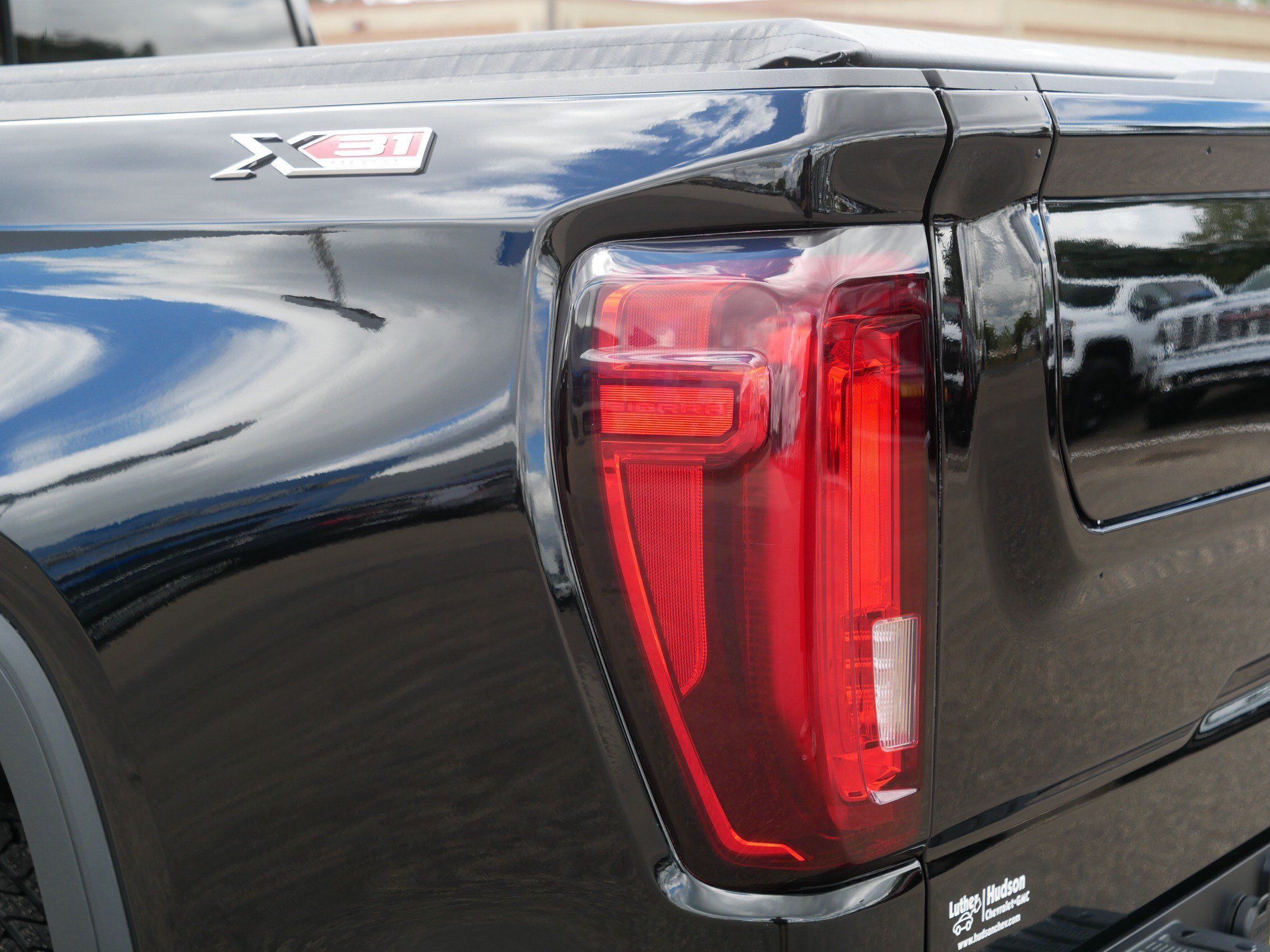 Used 2023 GMC Sierra 1500 SLT w/ SLT Premium Package AWD/4WD image 17