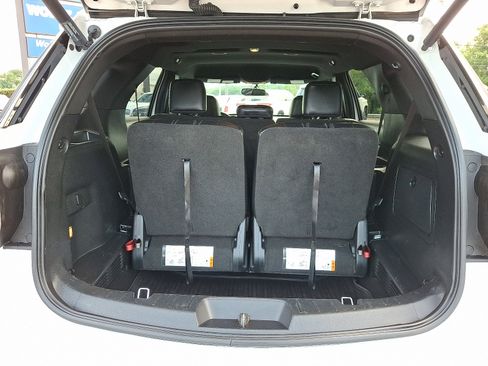 Used 2017 Ford Explorer XLT w/ Equipment Group 202A AWD/4WD image 28