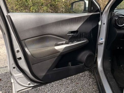 Used 2020 Nissan Kicks SV image 13