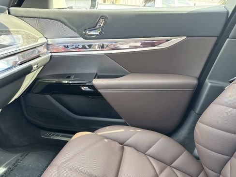 New 2026 BMW 740i w/ Premium Package image 22