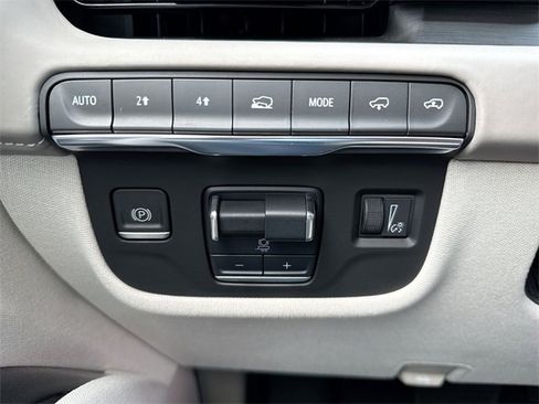 Used 2022 Cadillac Escalade ESV Premium Luxury Platinum image 29