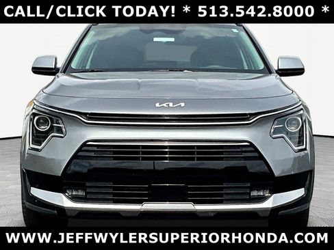Used 2023 Kia Niro EX Touring FWD image 2