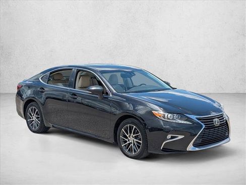 Used 2018 Lexus ES 350 w/ Luxury Package w/Wood Trim FWD image 3