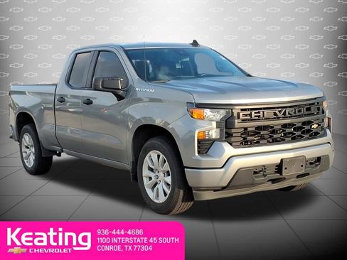 Used 2023 Chevrolet Silverado 1500 Custom image 3