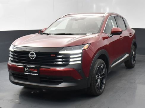 New 2025 Nissan Kicks SR image 3