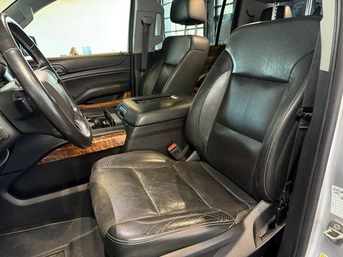 Used 2018 Chevrolet Suburban Premier AWD/4WD image 3