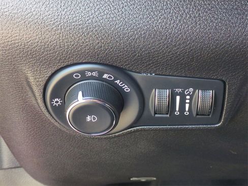 Used 2022 Jeep Compass Limited image 17