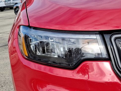 Used 2022 Jeep Compass Limited image 9