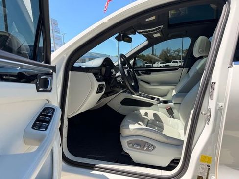 Used 2023 Porsche Macan image 5