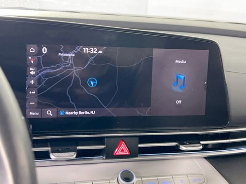 Used 2023 Hyundai Elantra Limited image 13