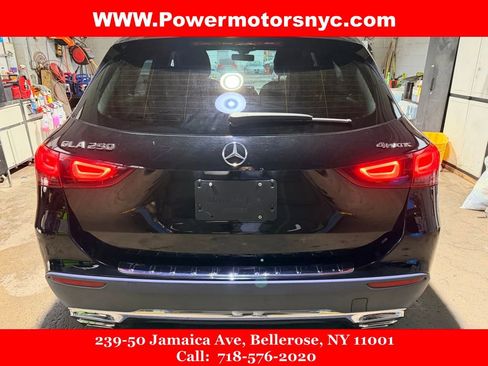 Used 2021 Mercedes-Benz GLA 250 4MATIC w/ Premium Package image 5