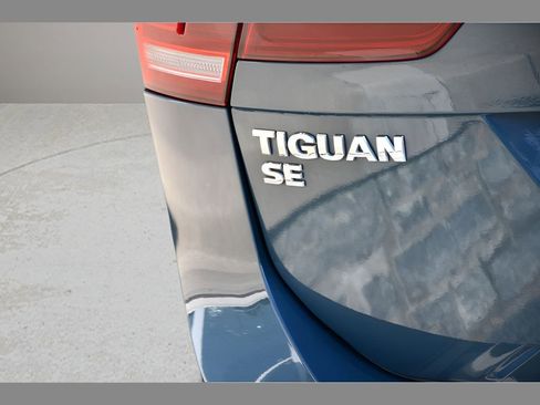 Used 2020 Volkswagen Tiguan SE AWD/4WD image 25
