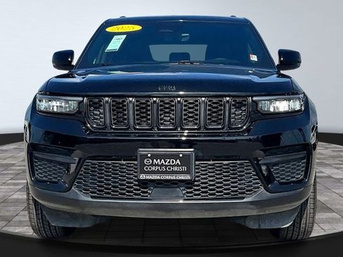 Used 2025 Jeep Grand Cherokee Altitude AWD/4WD image 3
