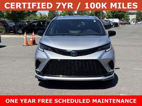 Used 2025 Toyota Sienna XSE FWD image 6
