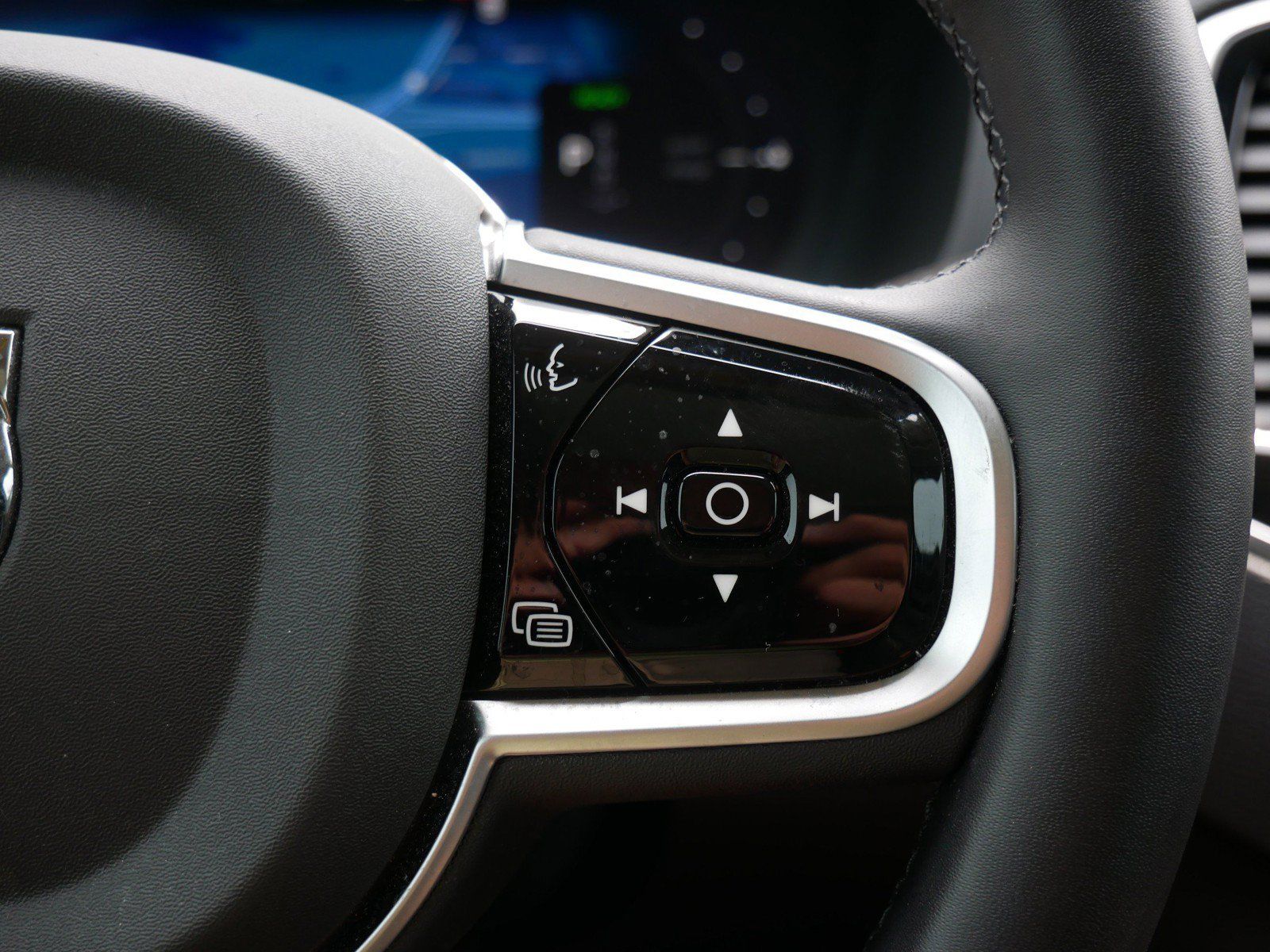 Certified 2025 Volvo XC90 T8 Plus w/ Protection Package Premier AWD/4WD image 25
