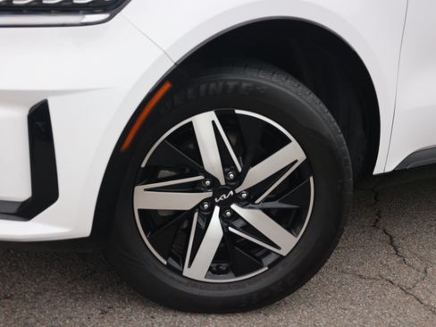 Used 2023 Kia Sorento S w/ Panoramic Sunroof Package FWD image 16