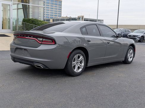 Used 2019 Dodge Charger SXT image 4