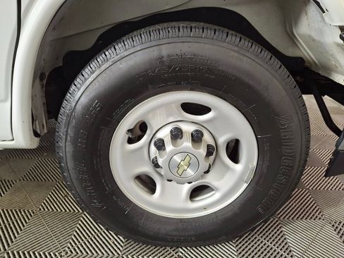 Used 2021 Chevrolet Express 2500 w/ Enhanced Convenience Package image 26