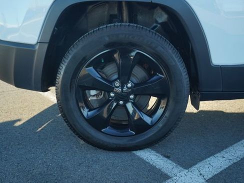 Used 2021 Jeep Cherokee Latitude Plus image 40