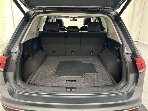 Used 2018 Volkswagen Tiguan SEL AWD/4WD image 23
