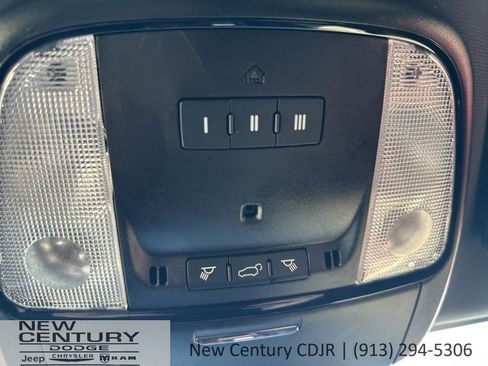 Used 2025 Dodge Durango GT image 35