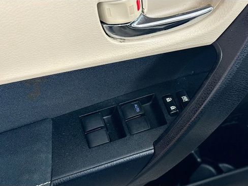 Used 2015 Toyota Corolla LE FWD image 18