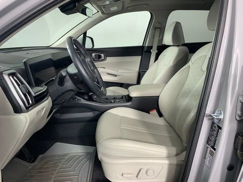 Certified 2025 Kia Sorento EX w/ Panoramic Sunroof Package AWD/4WD image 2