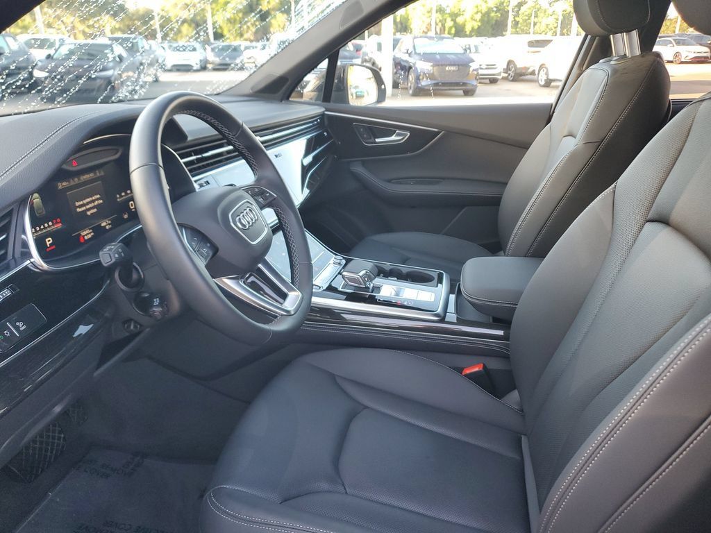 Certified 2025 Audi Q7 3.0T Premium Plus w/ Premium Plus Package AWD/4WD image 24