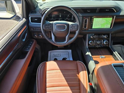 Used 2024 GMC Yukon Denali Ultimate AWD/4WD image 15