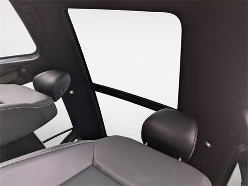 Used 2020 Volkswagen Atlas Cross Sport SE image 25