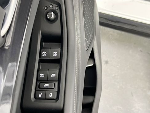 Used 2023 Jeep Grand Cherokee Altitude AWD/4WD image 17
