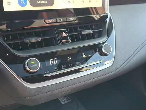 Certified 2025 Toyota Corolla SE image 17